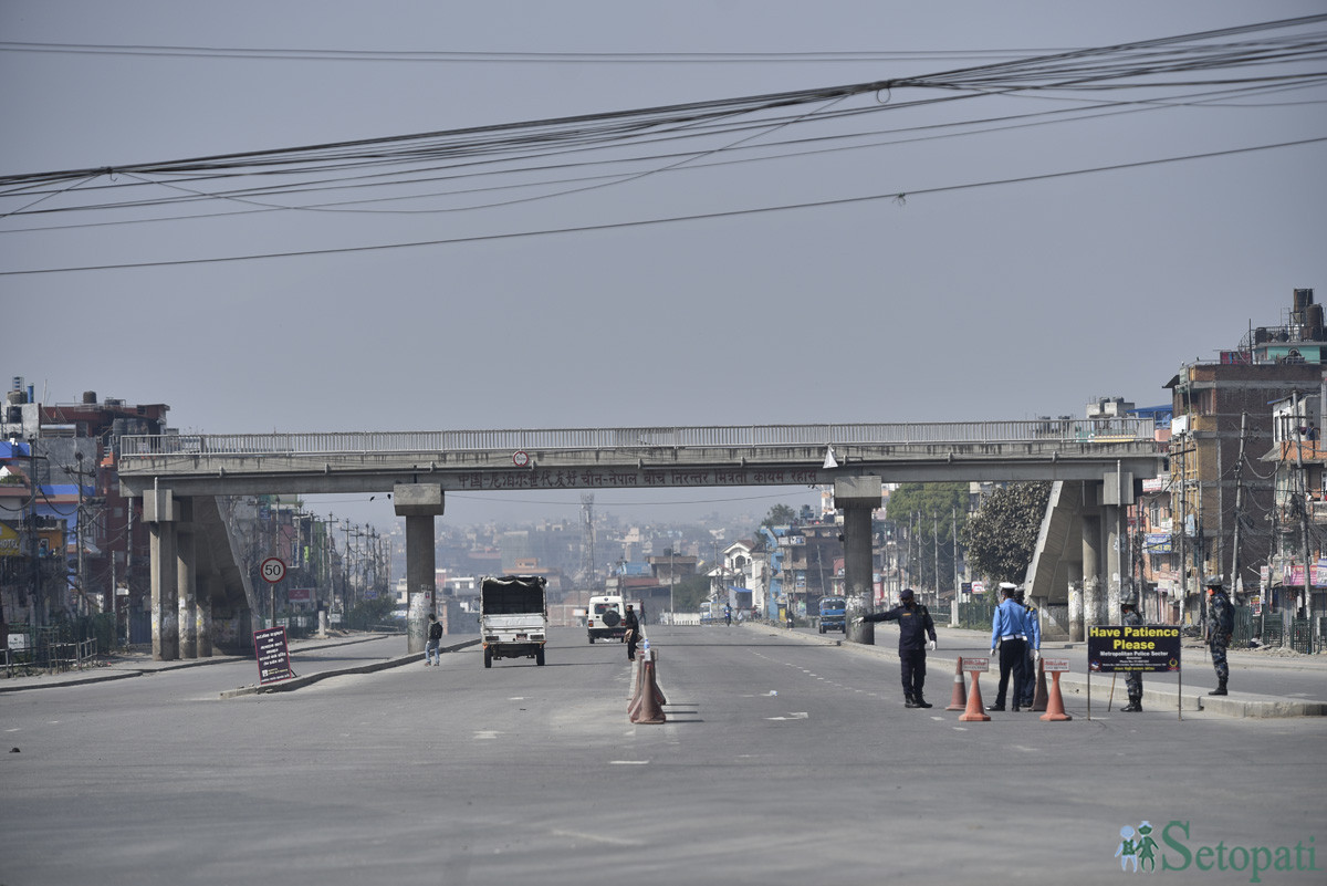 https://raracms.setopati.com/uploads/shares/2020/sujita/lockdown kathmandu/Roads (1).JPG